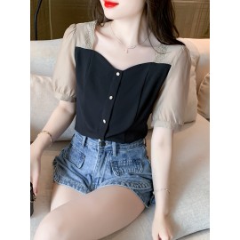 女性向けの新しい夏のフランス風ヴィンテージ半袖シャツ、スクエアネックラインと刺繍されたシフォン上着を特徴としています。