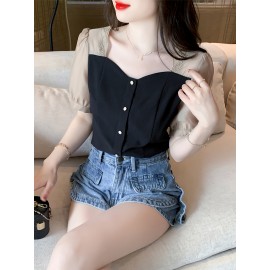 女性向けの新しい夏のフランス風ヴィンテージ半袖シャツ、スクエアネックラインと刺繍されたシフォン上着を特徴としています。