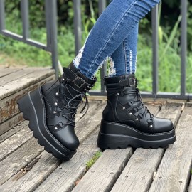【日常履き】シックなピンクのプラットフォームウェッジアンクルブーツ（女性用）- フェイクカバーレースアップ、バックルストラップ、快適な生地裏地、耐久性のあるPUソール - カジュアルウェアに最適、カジュアルアンクルブーツ|バックルストラップのディテール|合成カバーブーツ、ハイヒールブーツ