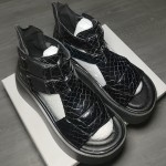 女性向けのシックなレトロな夏のプラットフォームシューズ - 厚手のソール、オープントゥ、バックルクロージャー、ブラック、ピンク、ホワイトの芸術的な空洞デザイン - 耐久性のある合成カバー